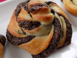 Спіральні булочки з маком