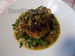 Курица тушеная с орехами 