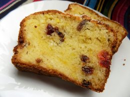 Кекс сирний з родзинками та лимоном