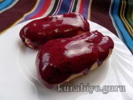 Еклери з сирним кремом і чорницею 