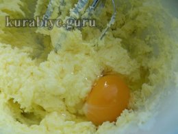 Шоколадний кекс із вишнею 