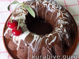 Шоколадний кекс із вишнею 