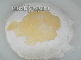 Банановый пирог с ириской 