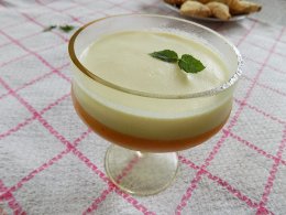 Абрикосовий десерт з вершками