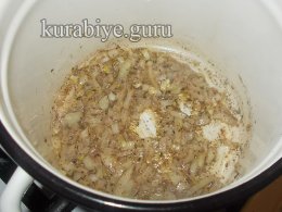 Суп з лососем і червоним рисом