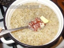 Суп з лососем і червоним рисом