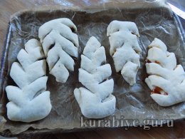 Дріжджові булочки Листочок з джемом 