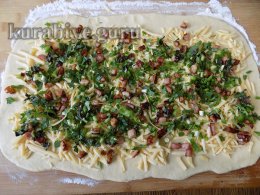 Чесночные булочки с копчёной грудинкой и сыром