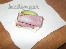 Салат из пекинской капусты с пирожками