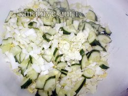Салат из пекинской капусты с пирожками
