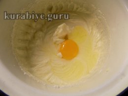 Сливовый пирог с орехами и шоколадом