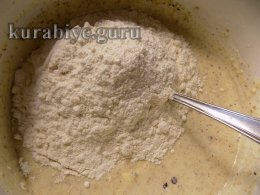 Сливовый пирог с орехами и шоколадом