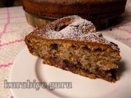 Сливовый пирог с орехами и шоколадом