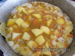 Нудлі – печеня з м’ясом і картоплею