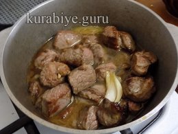 Сливочное рагу из говядины с шампиньонами 