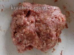 Весняний салат з яловичими фрикадельками 