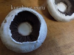 Шампиньоны Капрезе с чесночным маслом 