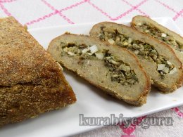Рибний рулет з яйцем і цибулею