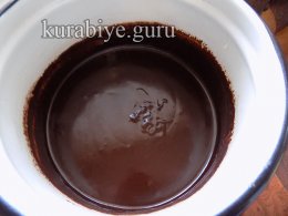 Шоколадное печенье с трещинками