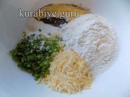 Сырное печенье с зелёным луком 