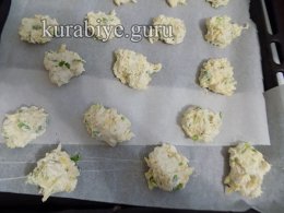 Сырное печенье с зелёным луком 