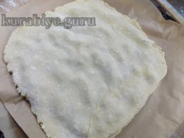 Ніжний пісочний пляцок з джемом і кремом