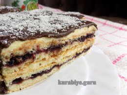Ніжний пісочний пляцок з джемом і кремом