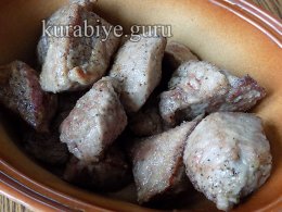 Тушеная фасоль с мясом и грибами