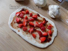 Клубничный пирог с глазурью