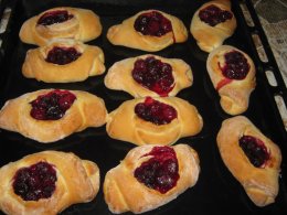 Булочки с вишней