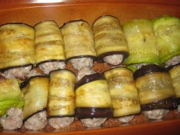 Рулетики из  баклажанов с мясом и рисом