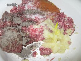 Тефтелі у грибному соусі з вершками