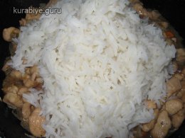Чесночный рис с курицей