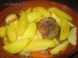 Свинина тушеная с овощами