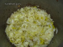 обжариваем лук