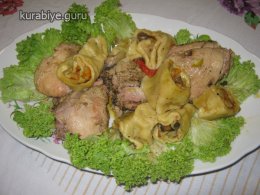 Курица с рулетиками из теста с начинкой