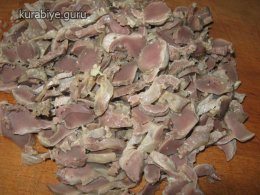 Острый салат из куриных желудков