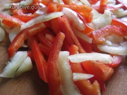 Острый салат из куриных желудков