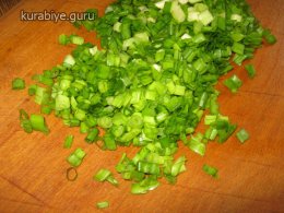 Острый салат из куриных желудков