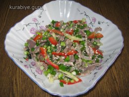 Острый салат из куриных желудков