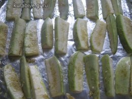 Кабачки, запеченные в духовке с чесноком и сыром