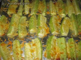 Кабачки, запеченные в духовке с чесноком и сыром