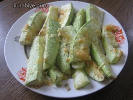 Кабачки, запеченные в духовке с чесноком и сыром