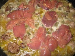 Потрошки куриные тушеные по-филиппински