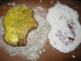 Свиная корейка на кости в кунжутно-маковой панировке