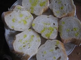 Брускетта с томатами и моцареллой