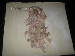 Пиріг з куркою та грибами з листкового тіста 