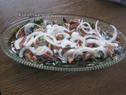 Салат из морской капусты с яйцом и рыбой 