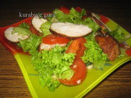 Оригінальний салат з куркою та зеленню