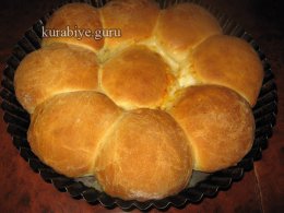 Дрожжевой пирог с сыром и колбасой 